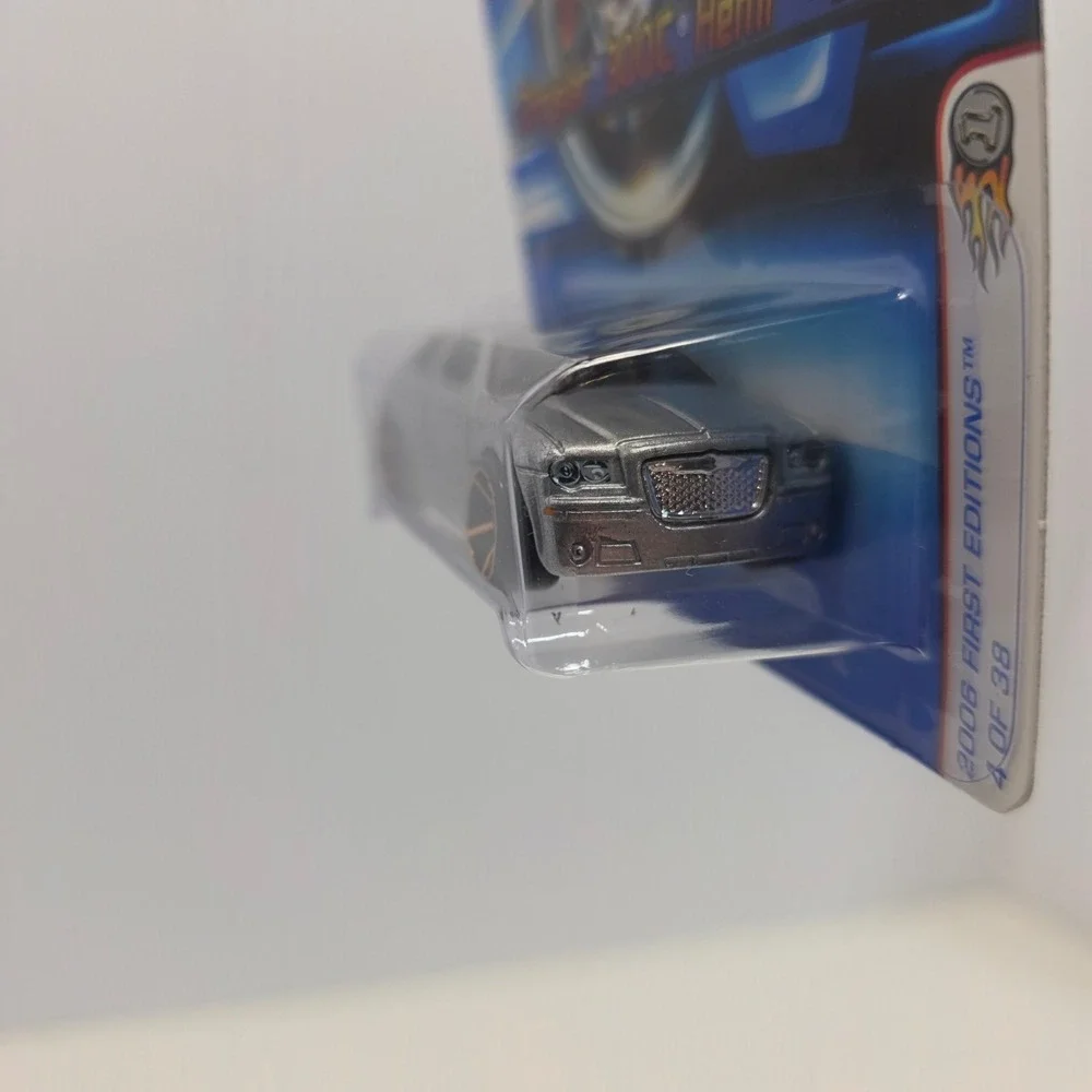 Hot Wheels 2006 First Editions Chrysler 300C Hemi Silver FTE Wheels J3245 4/38